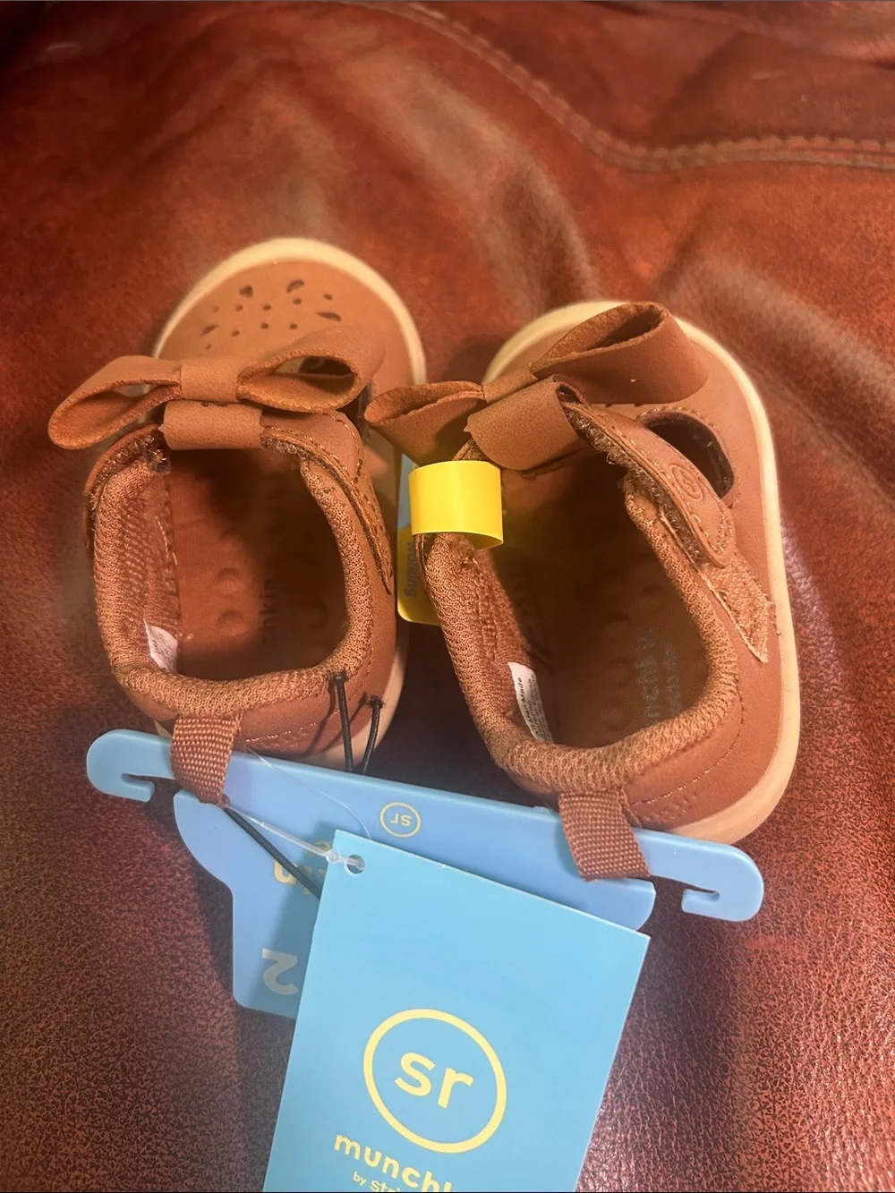 Baby girl munchkin stride rite sandals size 2